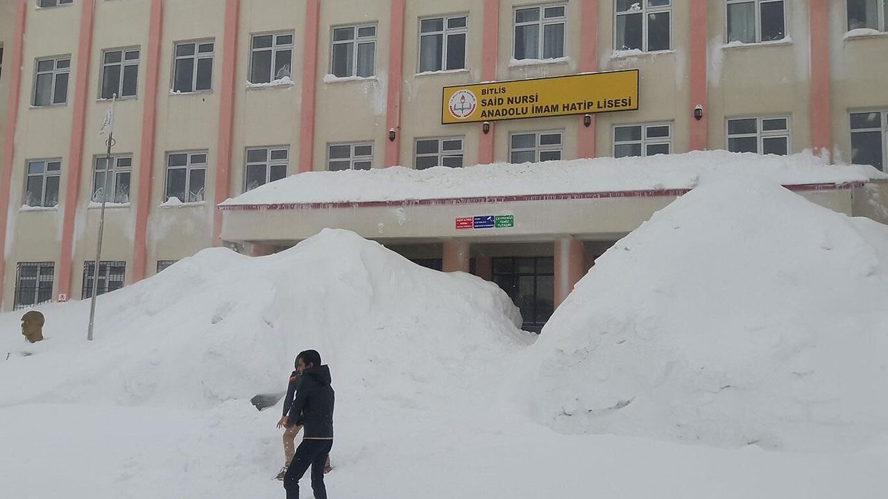 Bitlis'te okullar iki gün süreyle tatil edildi