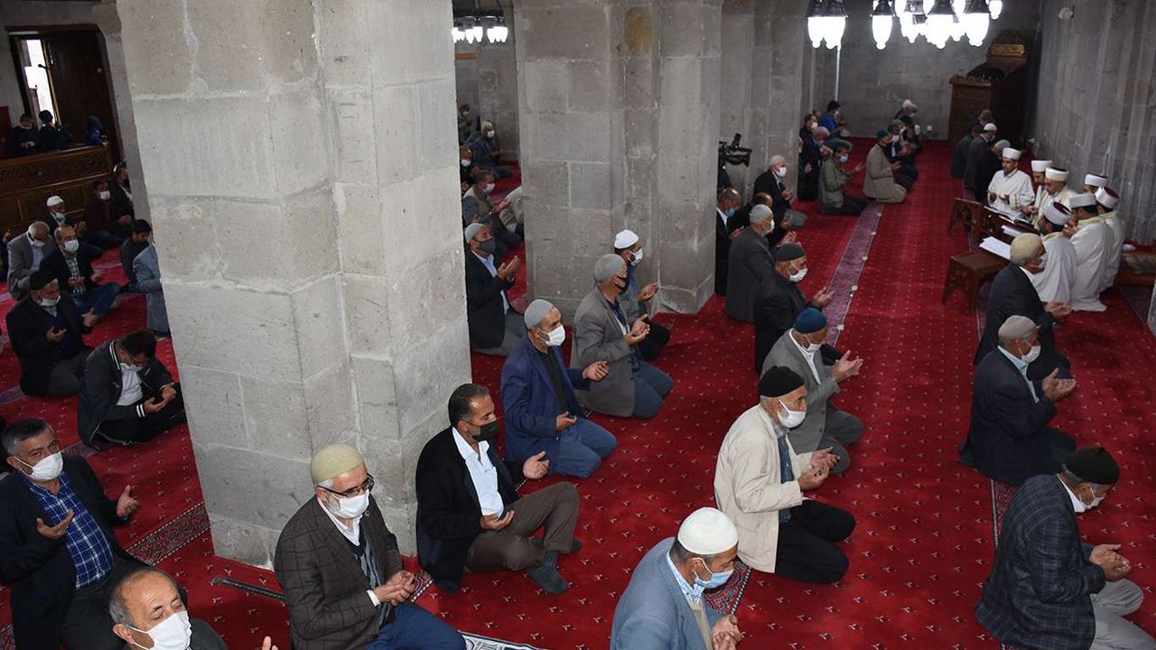 Bitlis'te "Peygamberimiz ve Çocuk" temalı mevlid programı düzenlendi