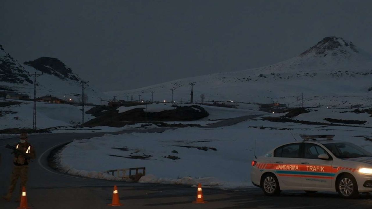 Bitlis'te düşen helikopterin enkaz kaldırma çalışması tamamlandı