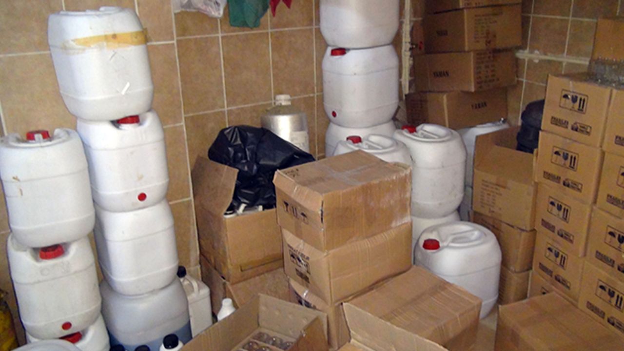 Polisten sahte parfüm operasyonu: 150 bin şişe ele geçirildi