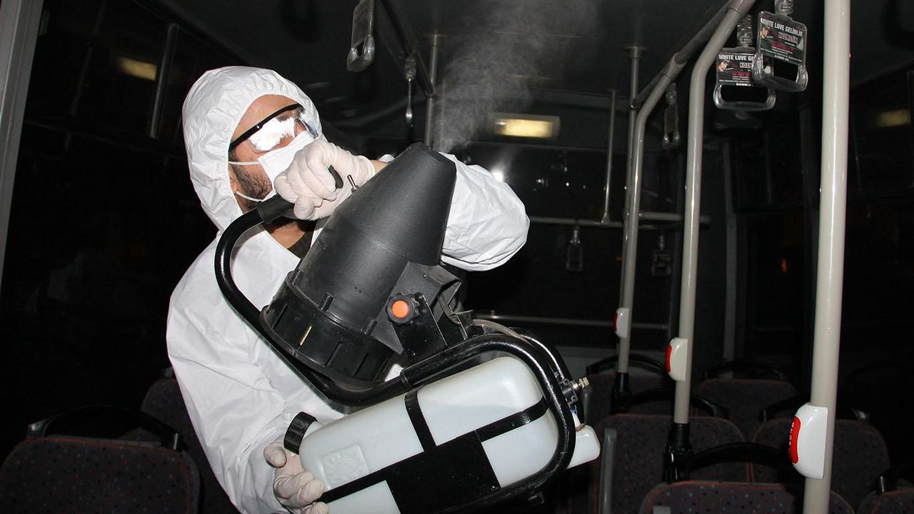 Bitlis’te Corona virüse karşı halk otobüsleri ve minibüsler dezenfekte ediliyor