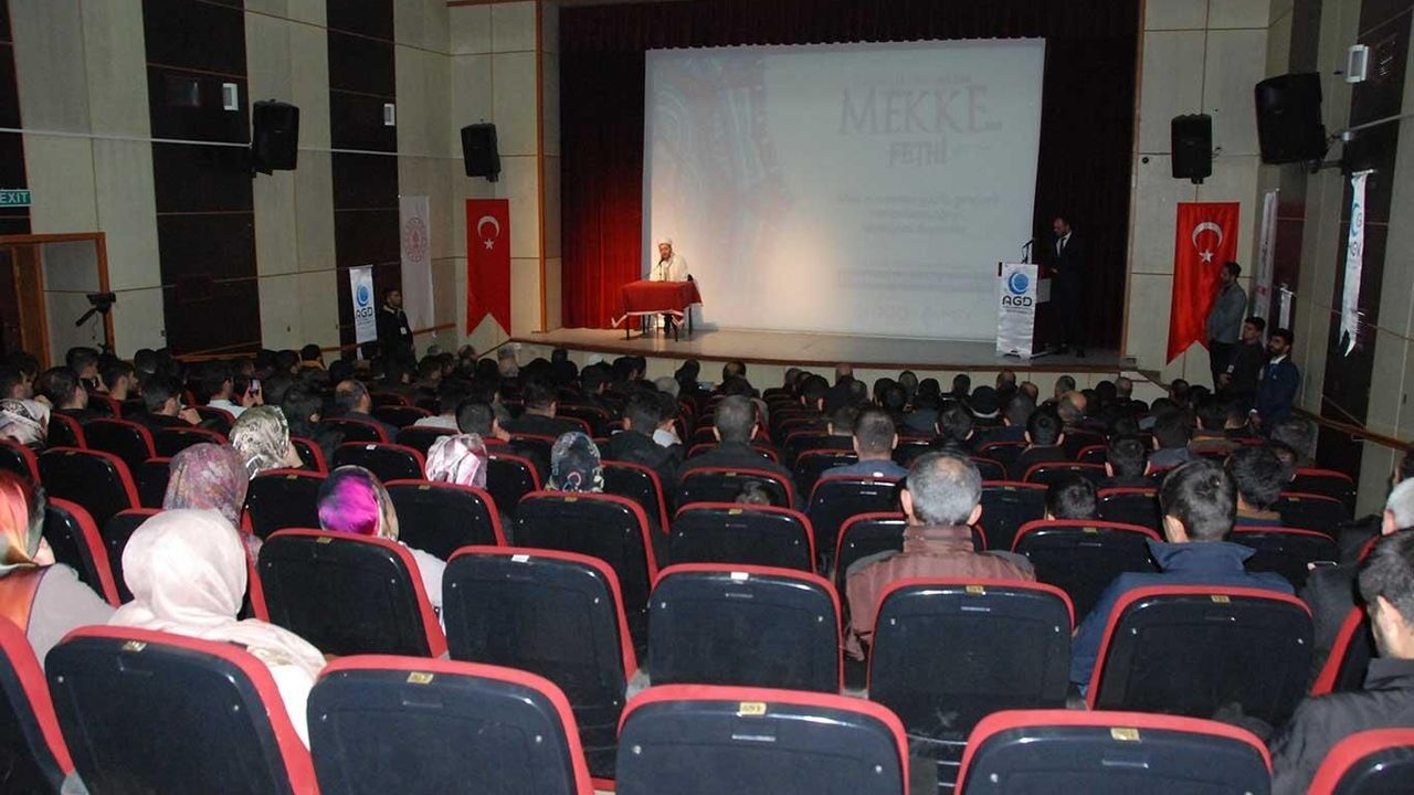 Bitlis'te, "İnsanlığa bir inşirah Mekke'nin fethi" programı düzenlendi