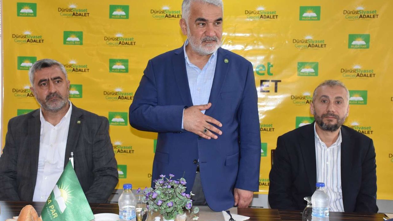 HÜDA PAR Genel Başkanı Yapıcıoğlu, Bitlis'te STK temsilcisi ve kanaat önderleriyle buluştu