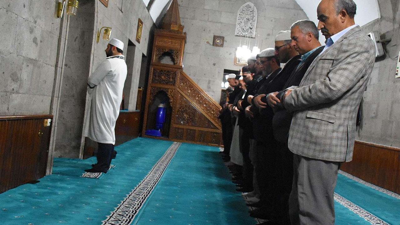 Bitlis’te hatimle teravih namazı geleneği sürdürülüyor
