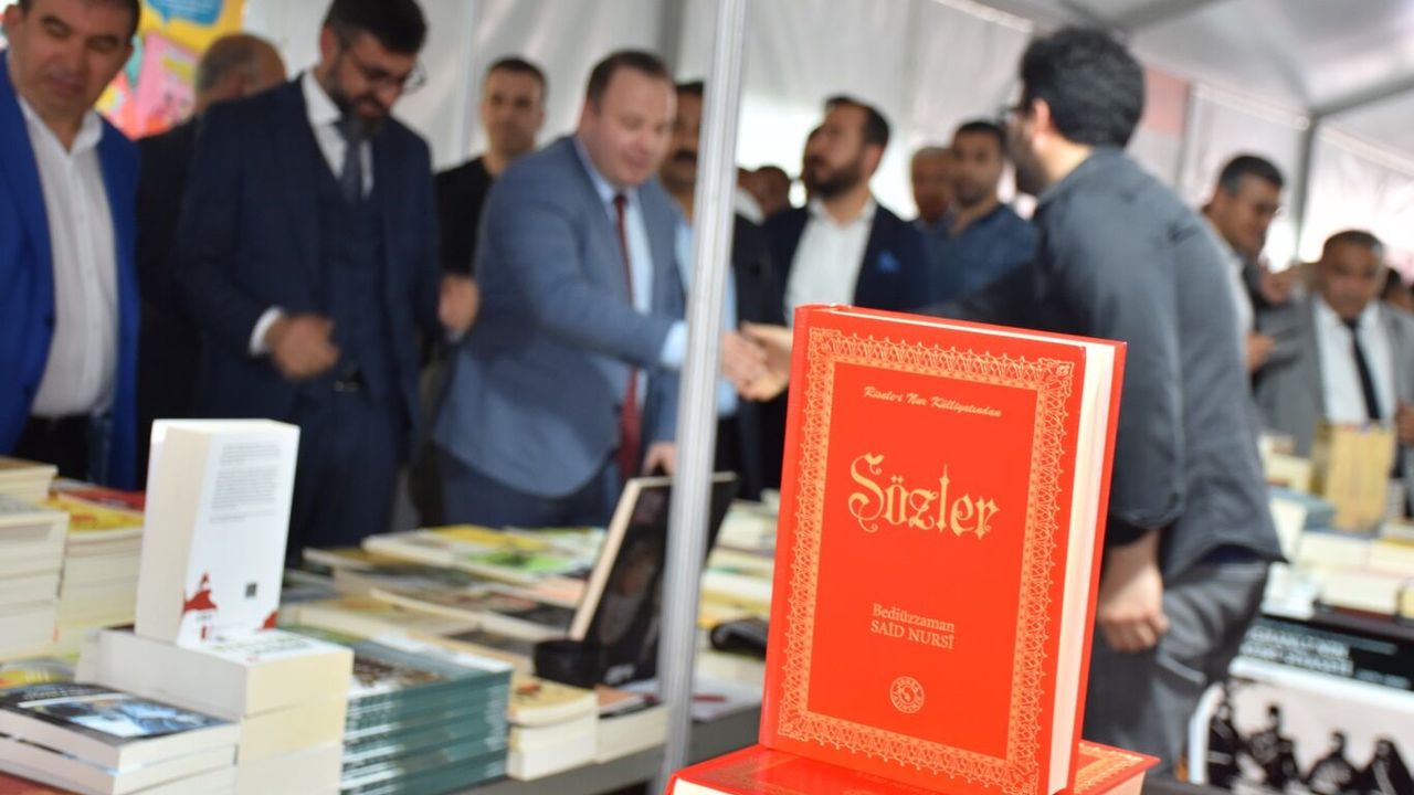 Bitlis'te ikincisi düzenlenen kitap fuarı okurlara kapılarını açtı