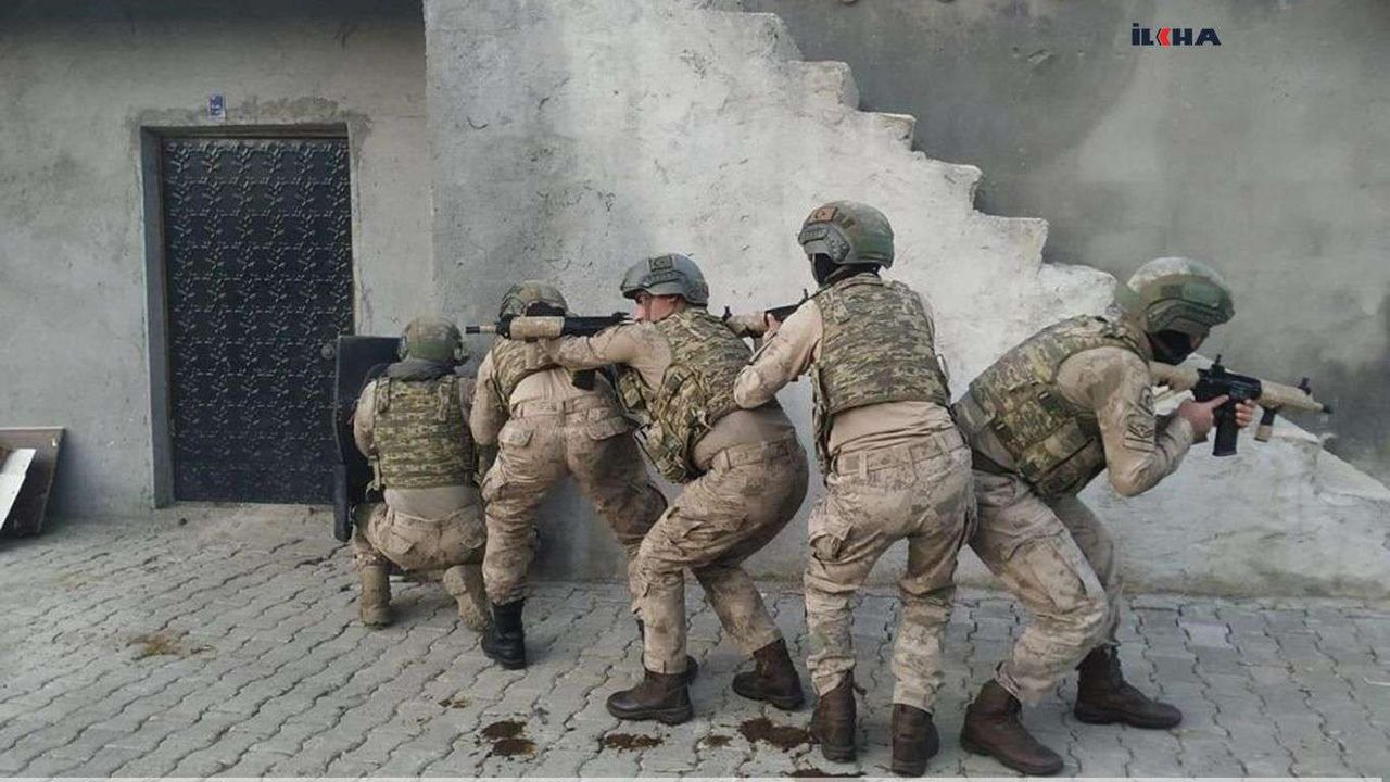 Bitlis'te 13 PKK şüphelisi yakalandı