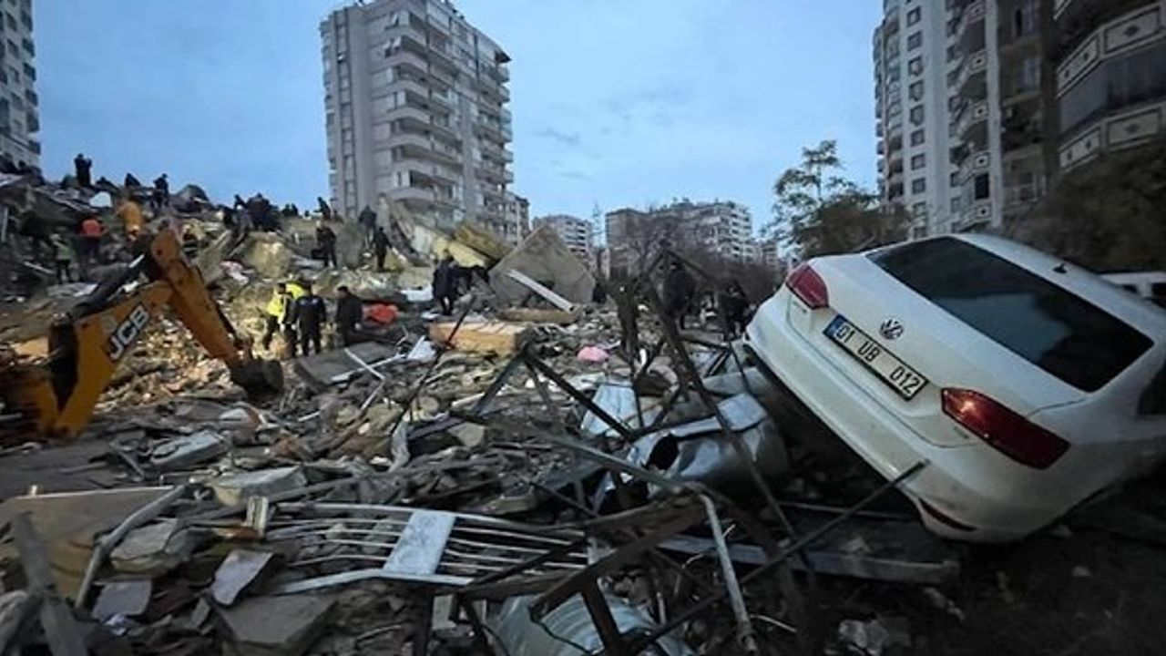 Kilis'te depremde hayatını kaybeden anne ve üç çocuğunun cenazeleri defnedildi