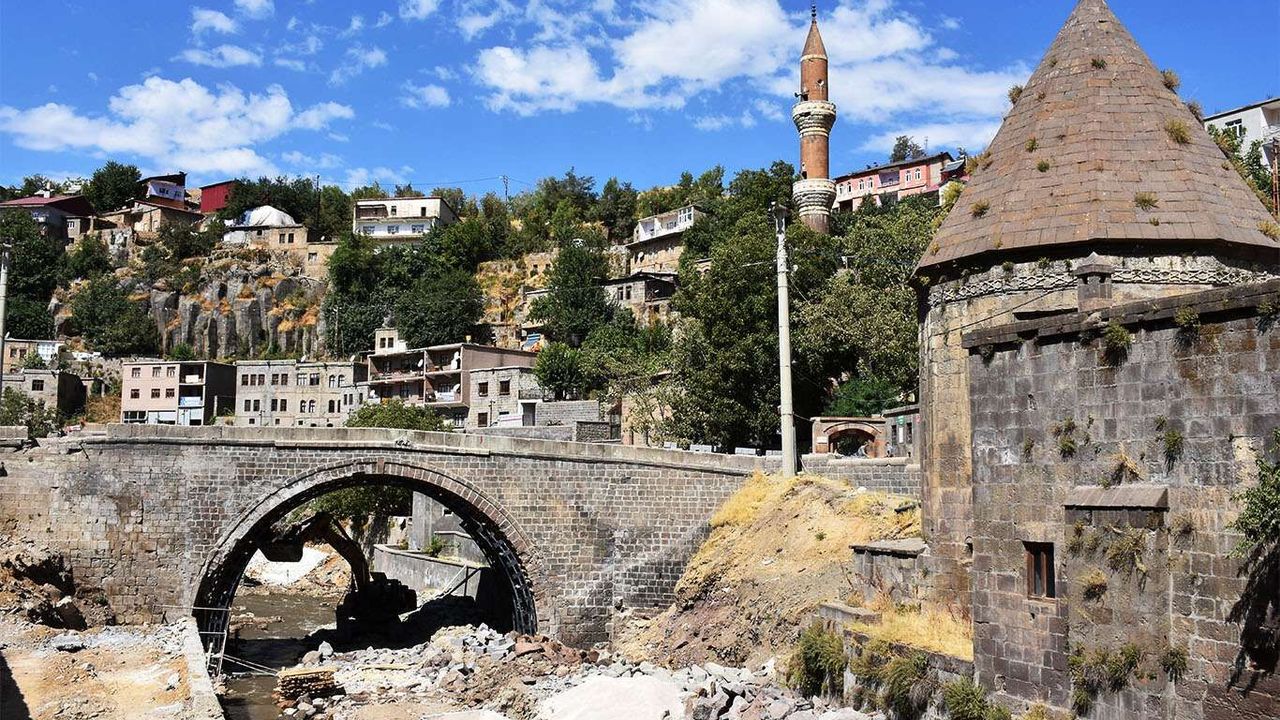 Bitlis’te gün yüzene çıkan tarihi 10 köprü restore ediliyor