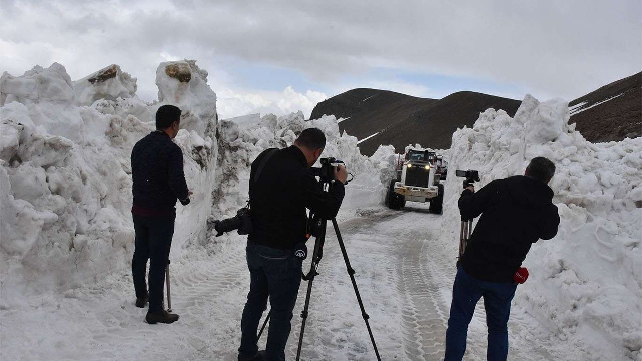 Bitlis’te gazetecilerin zorlu kış mesaisi sona erdi