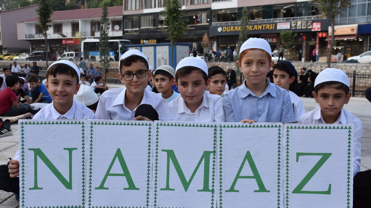 Kadim şehir Bitlis'te "Hayat Namazla Güzeldir" etkinliği 