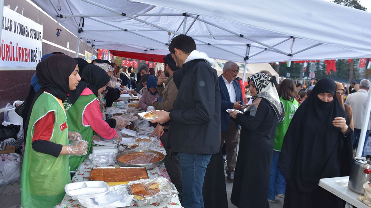 Bitlis'te Gazze yararına kermes ve fotoğraf sergisi