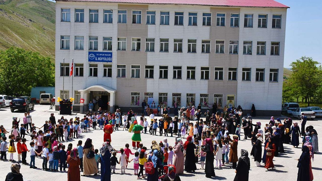 ​Bitlis’te 4-6 yaş Kur’an kursu çocukları için yıl sonu etkinliği düzenlendi