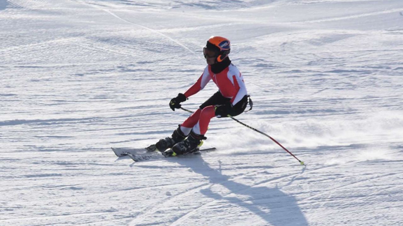 Bitlis’te "Alp Disiplini Kayak İl Birinciliği Yarışması" gerçekleştirildi