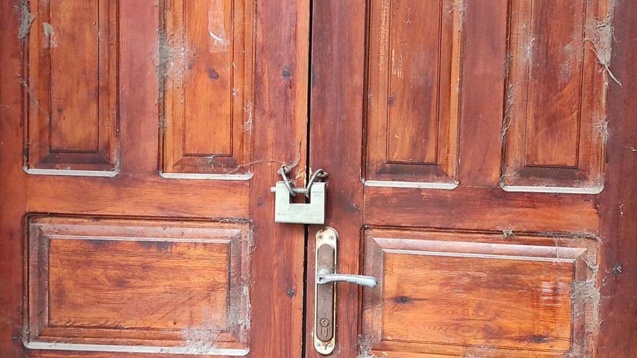 Bitlis'te 12 yıldır kapısına kilit vurulan tarihi caminin akıbeti merak ediliyor