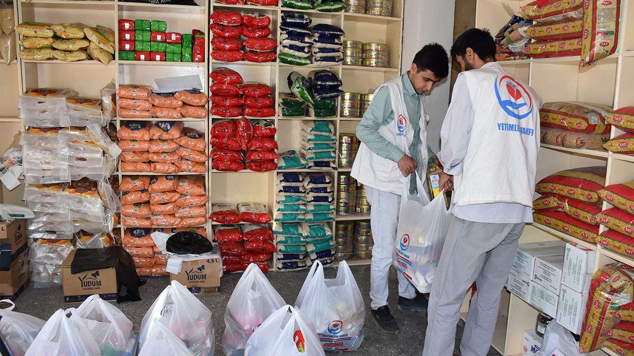Bitlis’te Yetimler Vakfı ile yüzler güldü