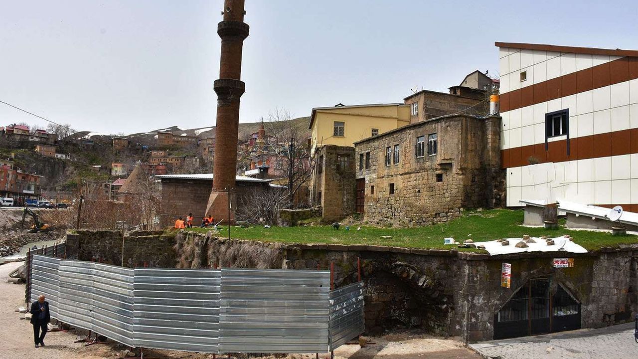 Bitlis’te tarihi Hatuniye Han’ın restorasyonuna başlandı