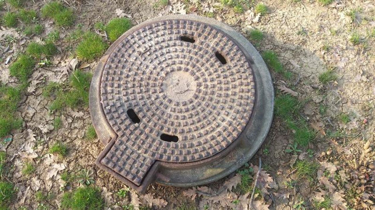 Polisten kaçarken  kanalizasyonda mahsur kaldı