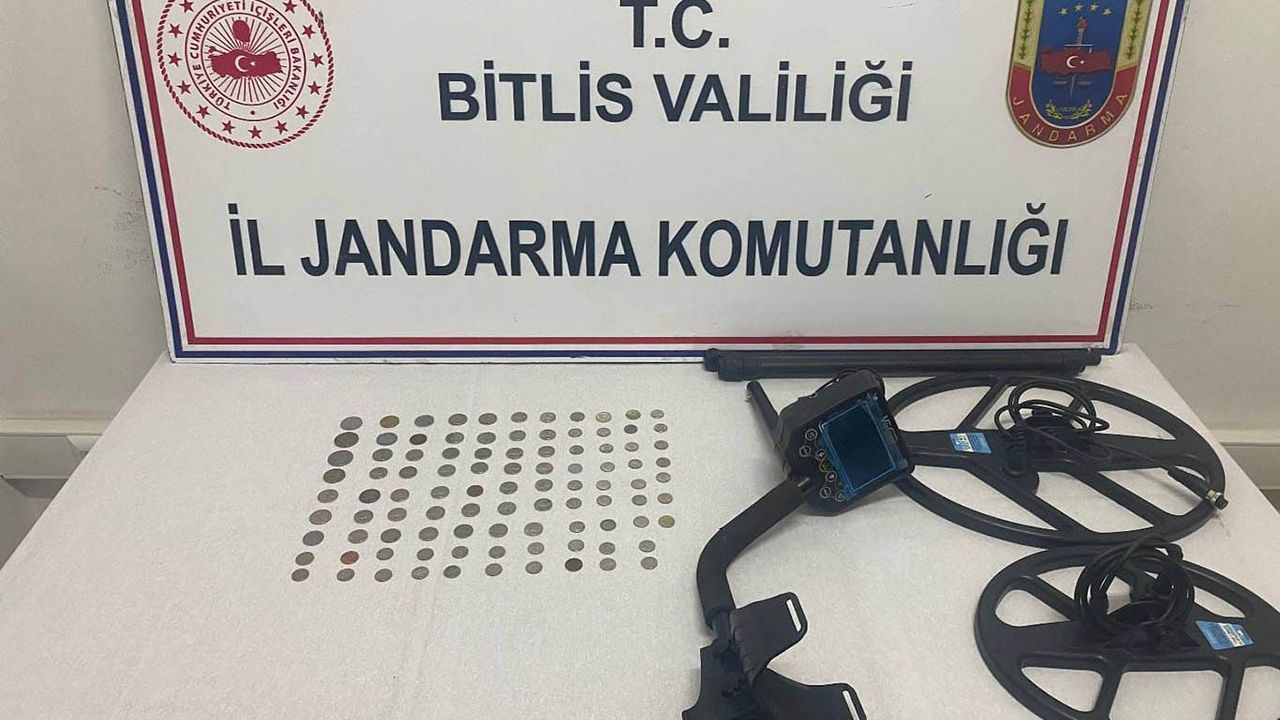 Bitlis'te tarihi sikeler ele geçirildi