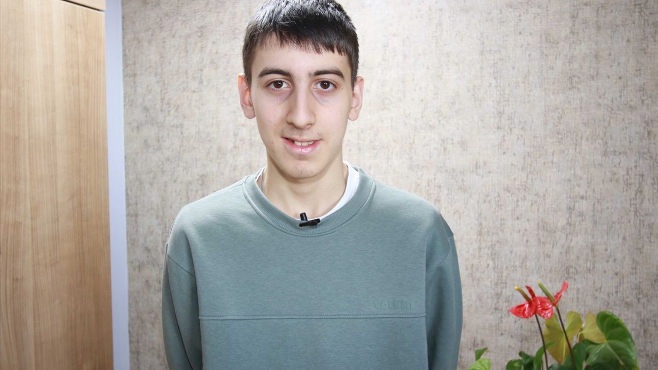 Eğitim alan otizmli genç, Adalet Bakanlığında memur oldu