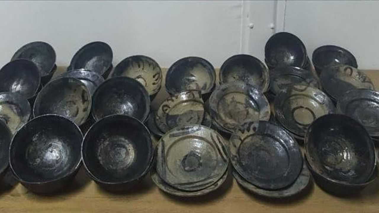 Bir teknede tarihi eser niteliğinde 50 tabak ele geçirildi