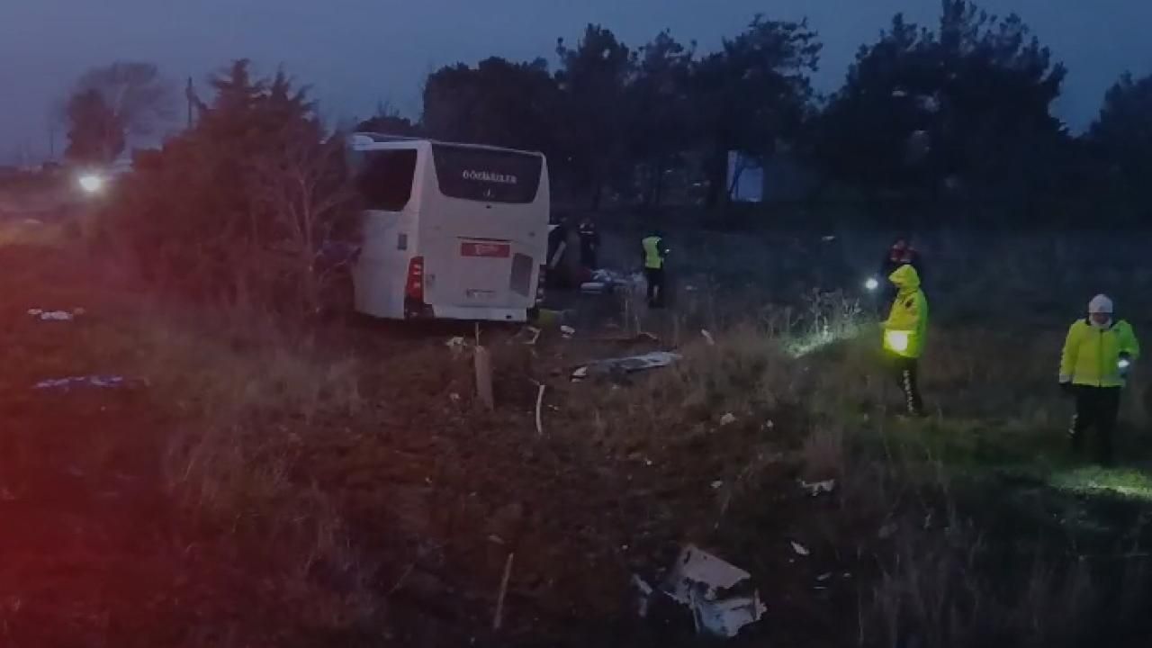 Çanakkale'de yolcu otobüsü yoldan çıktı: En az 11 yaralı