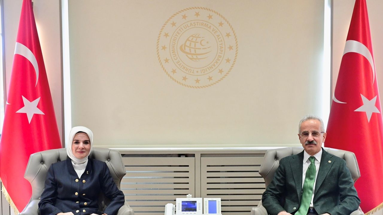 Bakanlar Göktaş ve Uraloğlu'ndan çocukların dijital güvenliğine ilişkin toplantı