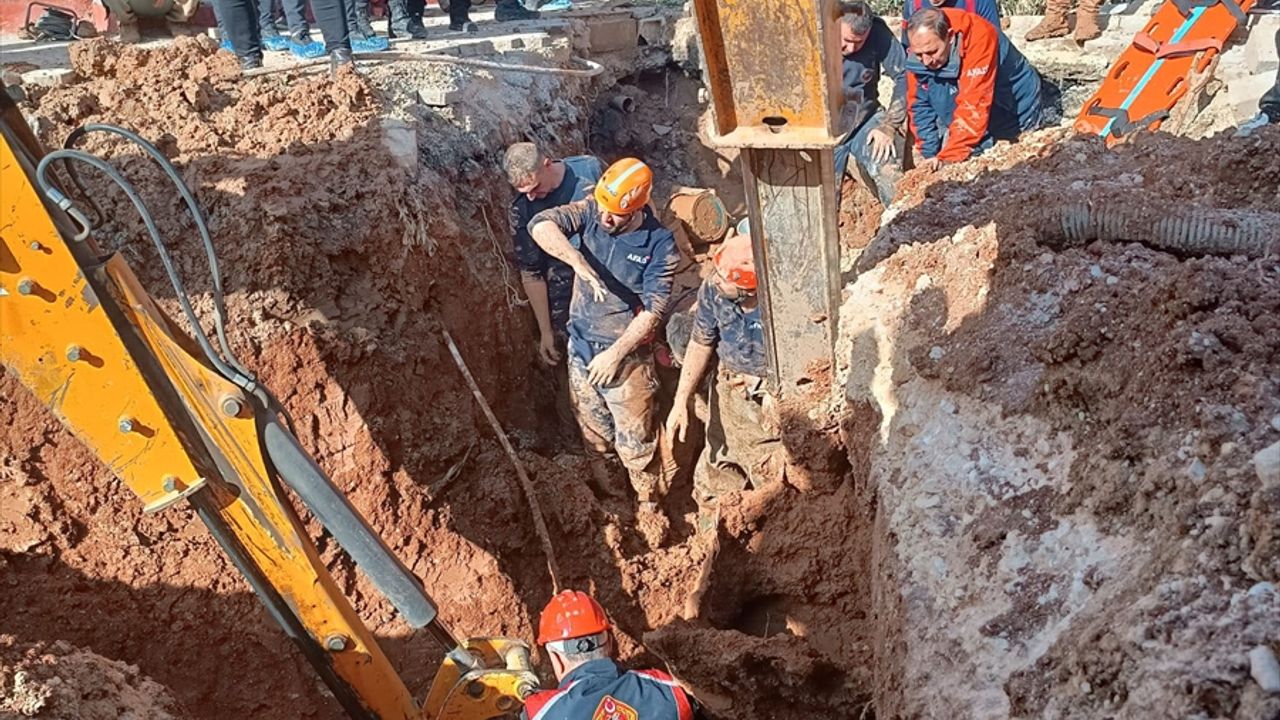 Altyapı çalışmasında toprak altında kalan tesisatçı hayatını kaybetti