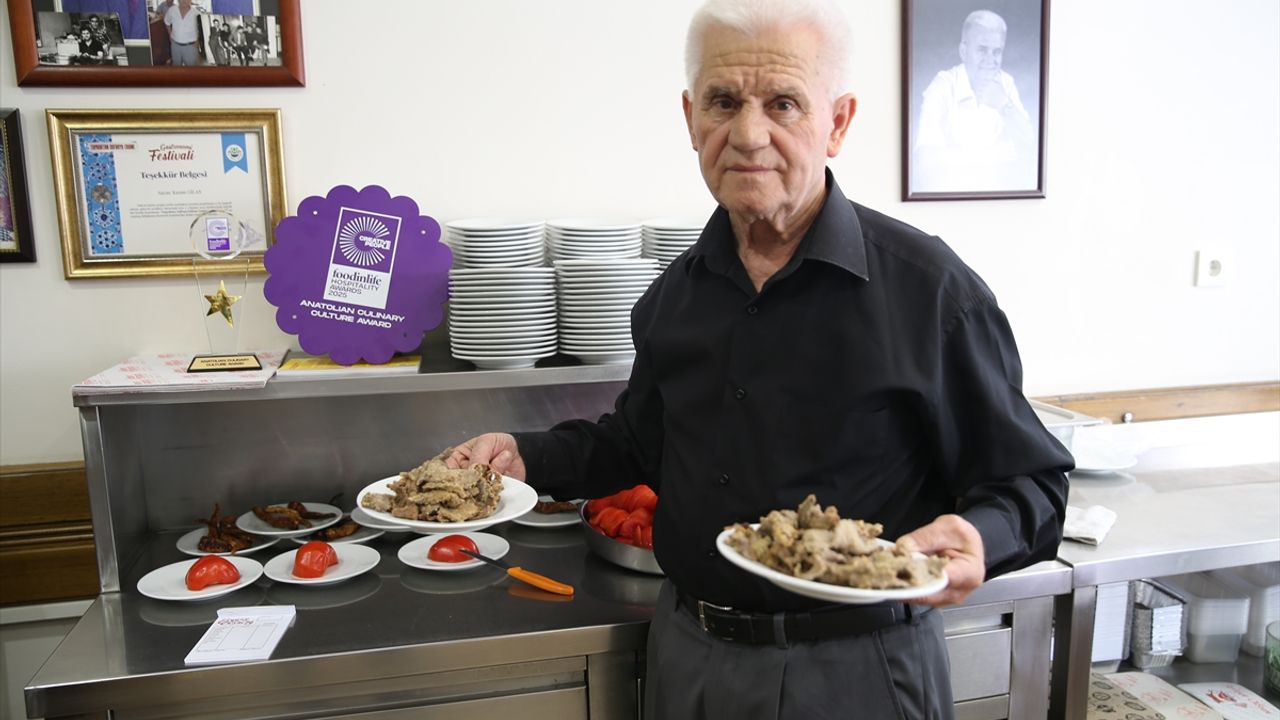 76 yaşındaki tava ciğer ustasına ödül