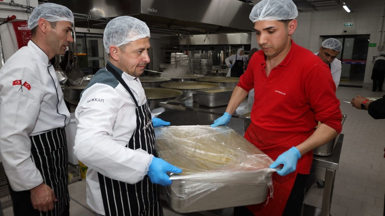 Mobil afet tırı İstanbul'da sıcak çorba dağıtacak