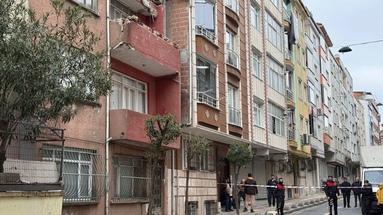 İstanbul'da deprem: 3 katlı bina tahliye edildi!