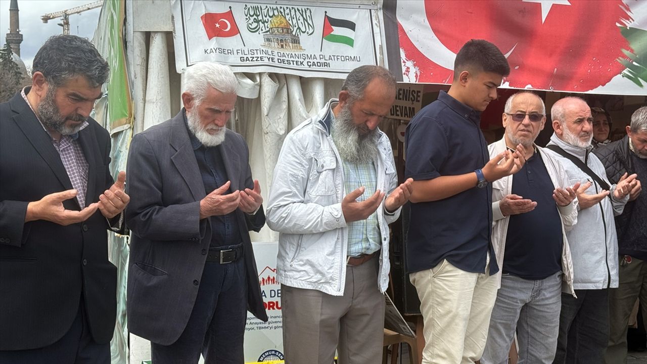 Kayseri'de kadınlar Gazze için Kur'an-ı Kerim okuyup dua etti