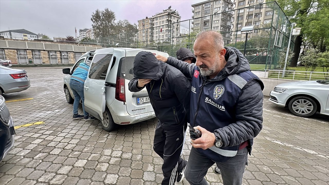 Öğretmeni darbeden iki kişi adliyede