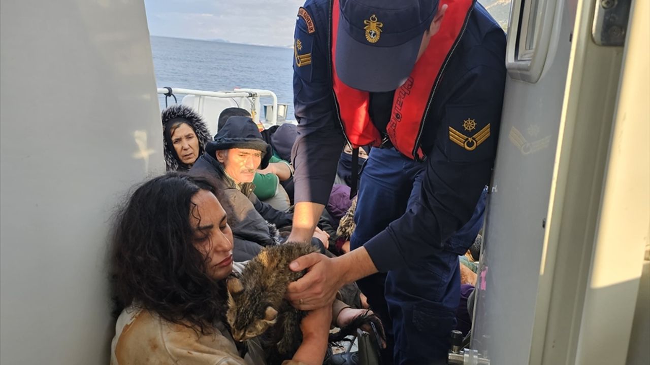 Antalya açıklarında 80 düzensiz göçmen kurtarıldı