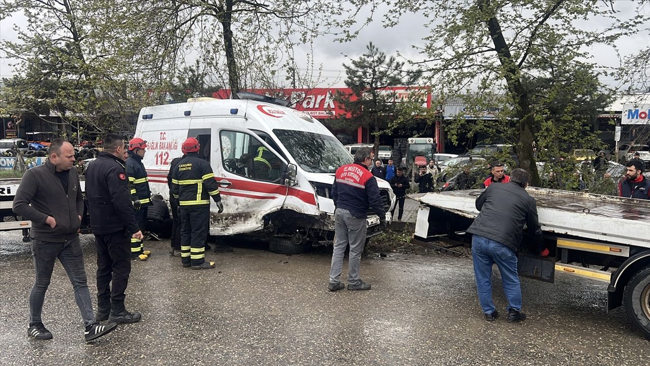 Zonguldak'ta ambulans kazası: Yaralılar var!