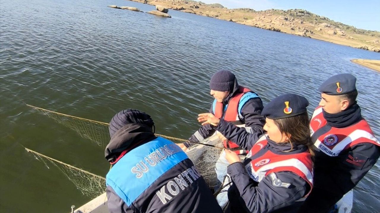 Yasak olmasına rağmen ağ serdiler: Ekiplerce toplandı