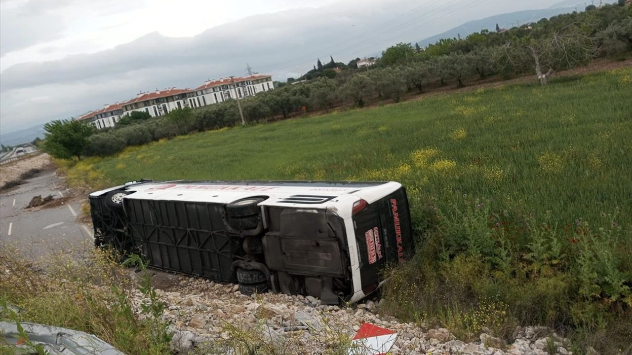 Yolcu otobüsü devrildi: Kazada 16 kişi yaralandı