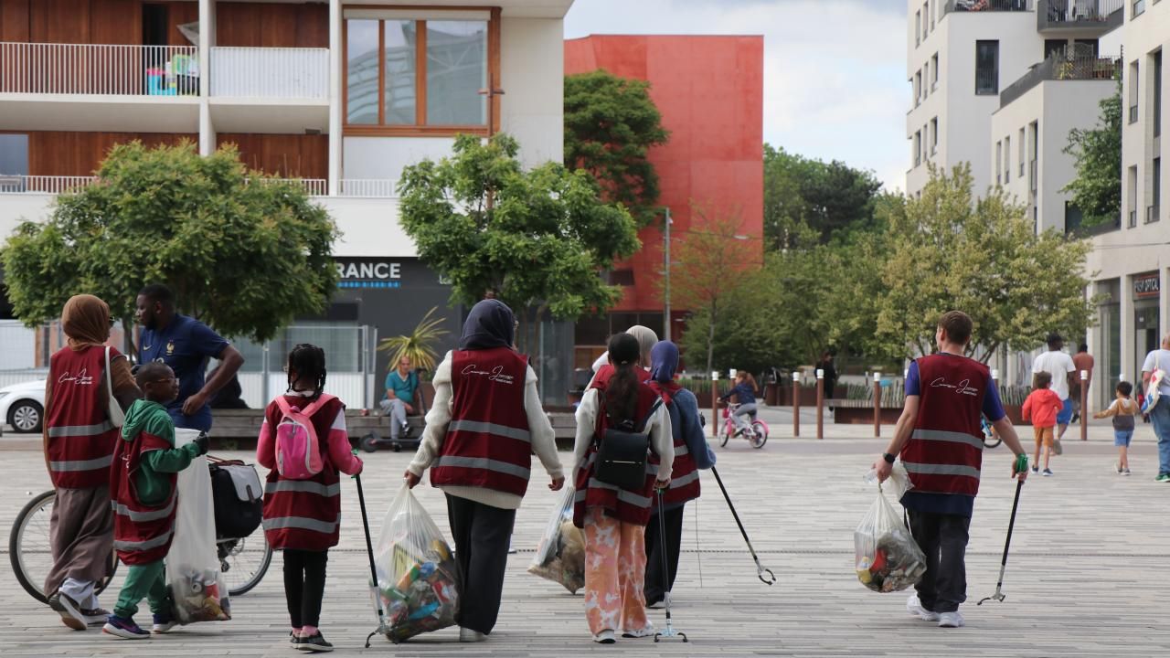 Temizlik İmandandır: Fransa’da Müslümanlardan 19 şehirde çöp toplama hareketi
