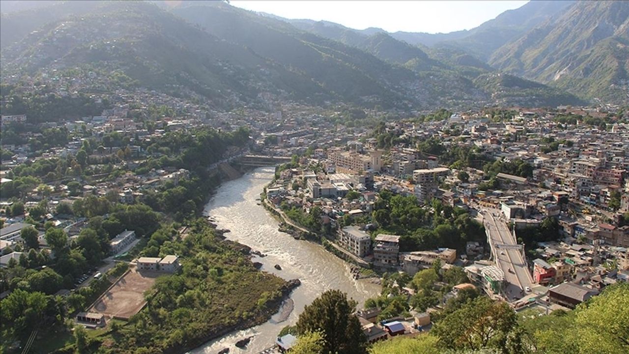 Hindistan, Chenab Nehri'nden Pakistan'a su akışını kesti