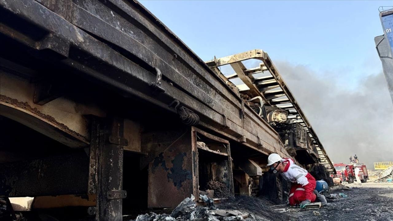 İran'da büyük patlamanın yaşandığı limandaki hasarın maliyeti belli oldu!