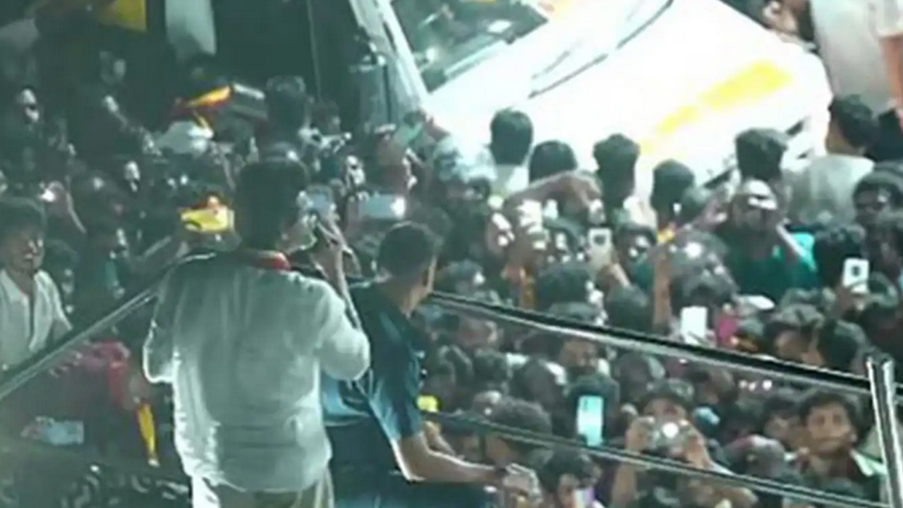 Pparti mitinginde izdiham oldu: Onlarca kişi öldü ve yaralandı!