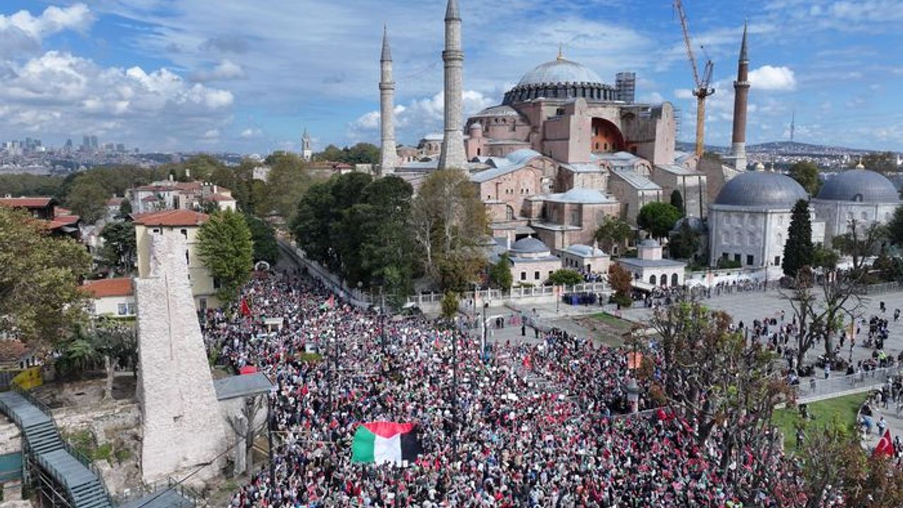 Ayasofya'dan Eminönü'ne Gazze yürüyüşü