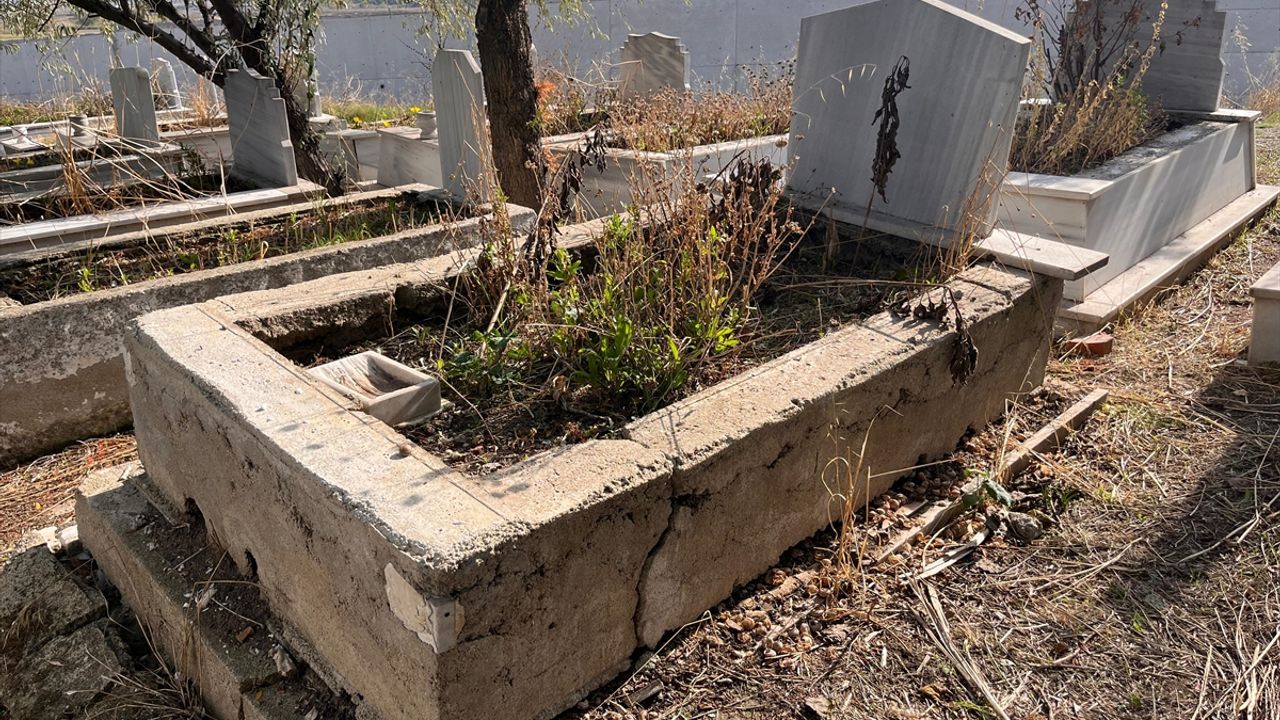 Skandal iddia: Kabir mermerleri çalındı!