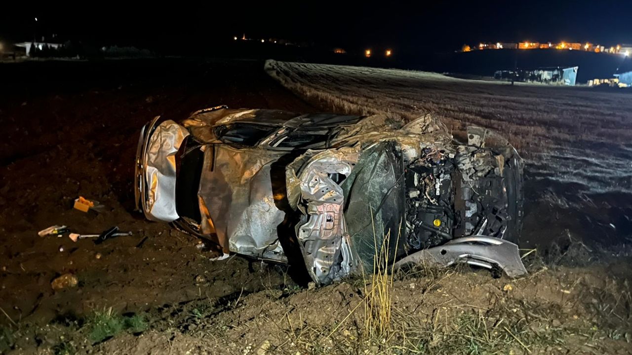 Otomobil takla attı: 3 kişi yaralandı