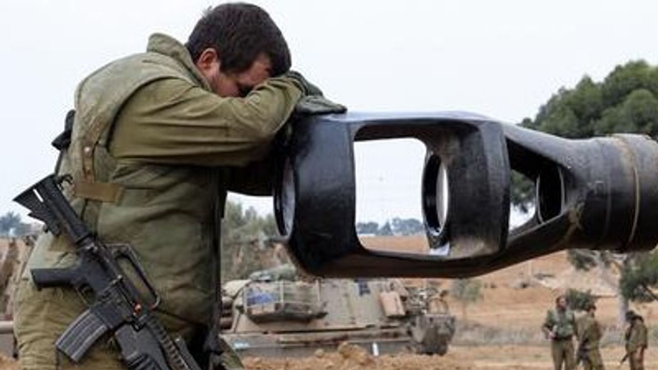 Çekya'dan örnek davranış: Siyonist askeri sınır dışı ettiler