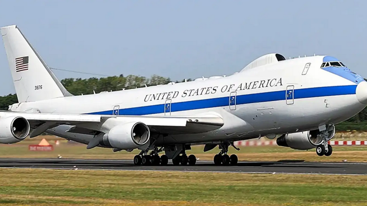 ABD'nin "kıyamet uçağı" Filipinler'e indi