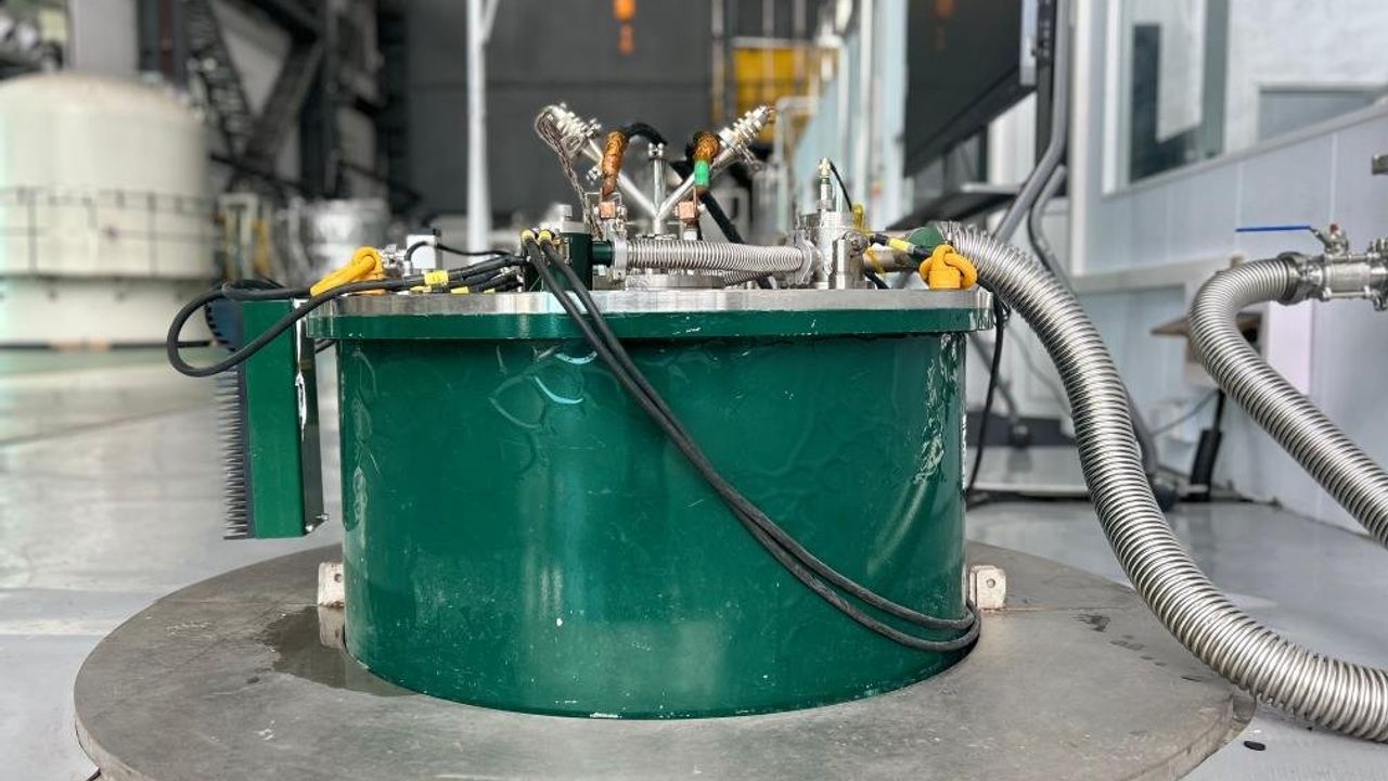 Çin'den, Dünya'nın manyetik alanından 700 bin kat daha güçlü  mıknatıs