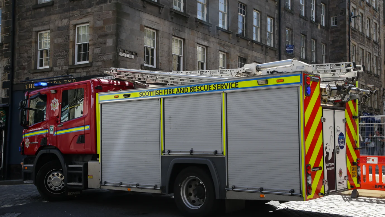 İskoç itfaiyeciler Filistin'e hediye  itfaiye aracı gönderdi, siyonistler içeri almadı