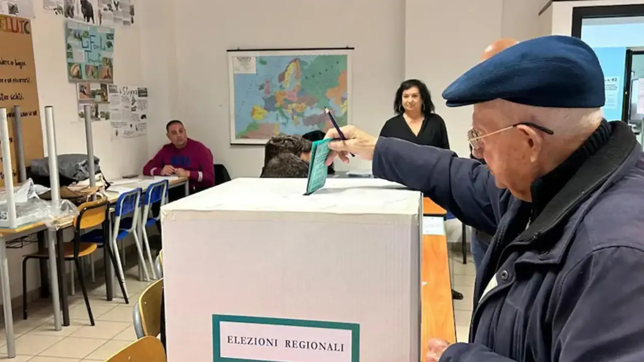 İtalya'da halk sandık başında!