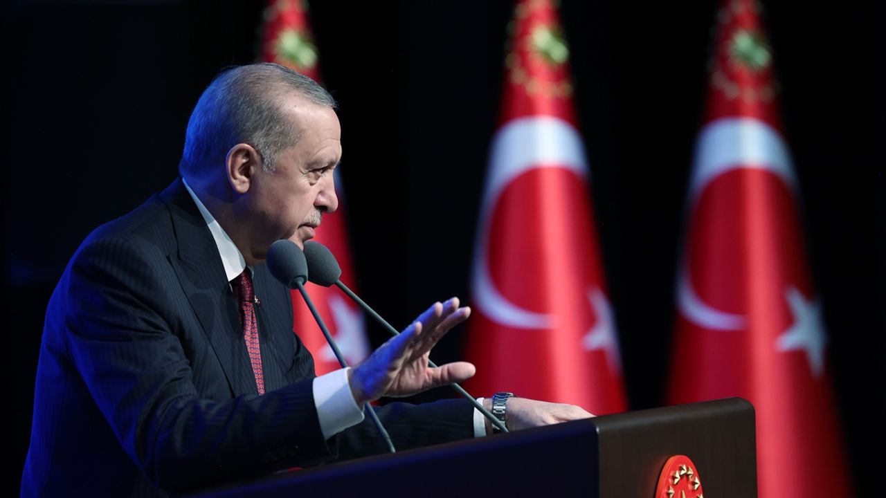 Cumhurhurbaşkanı Erdoğan: Türkiye böyle bir siyasi üslubu asla hak etmiyor