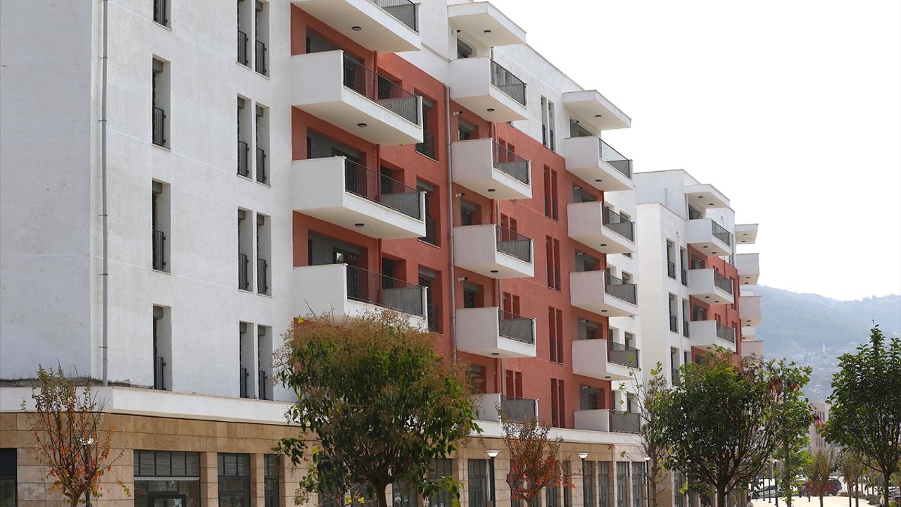 Yüzlerce deprem konutunun hak sahipleri belirlendi